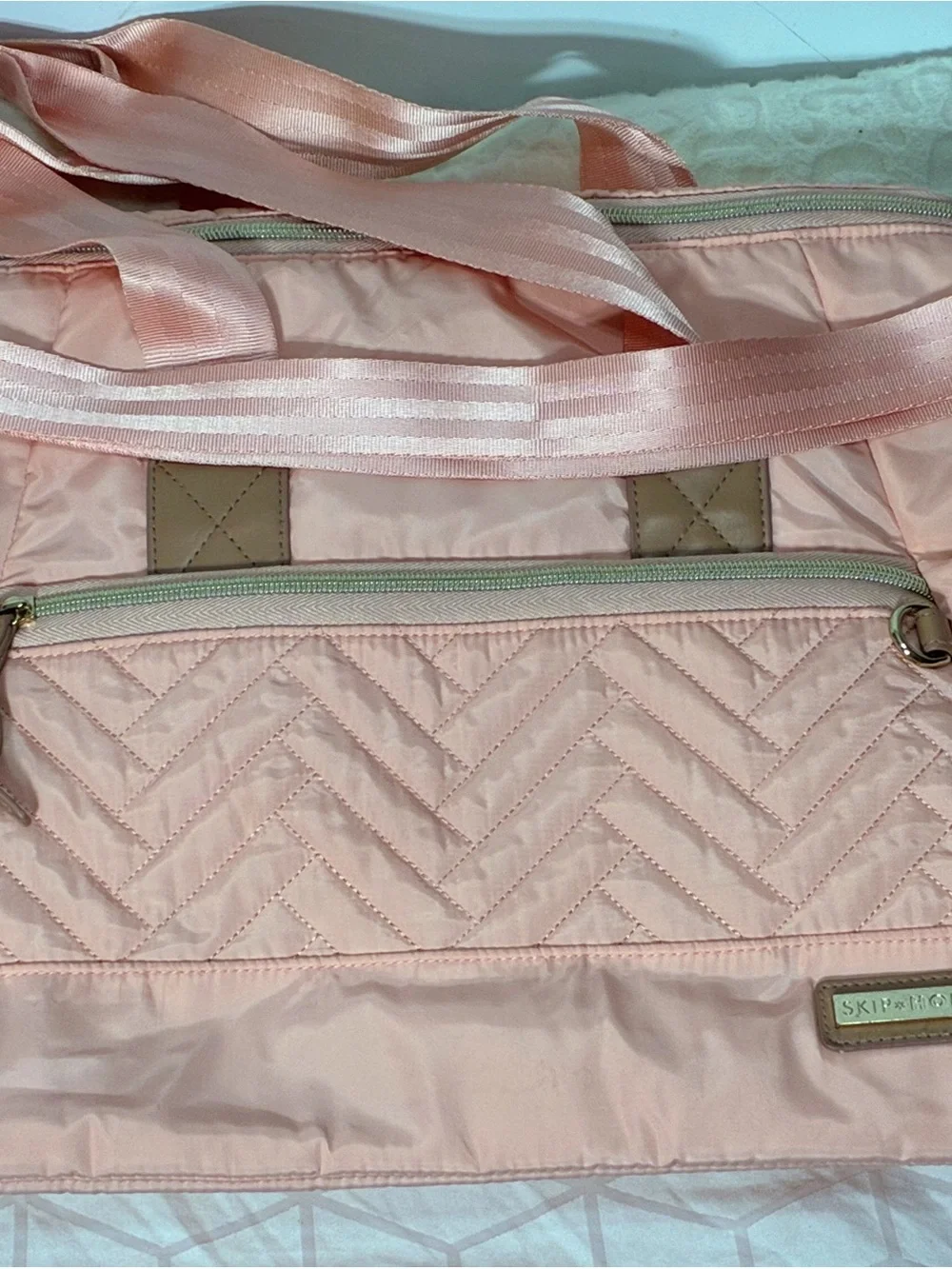 Skip Hop Suite 6-In-1 Diaper Bag in blush pink with quilted details. EUC